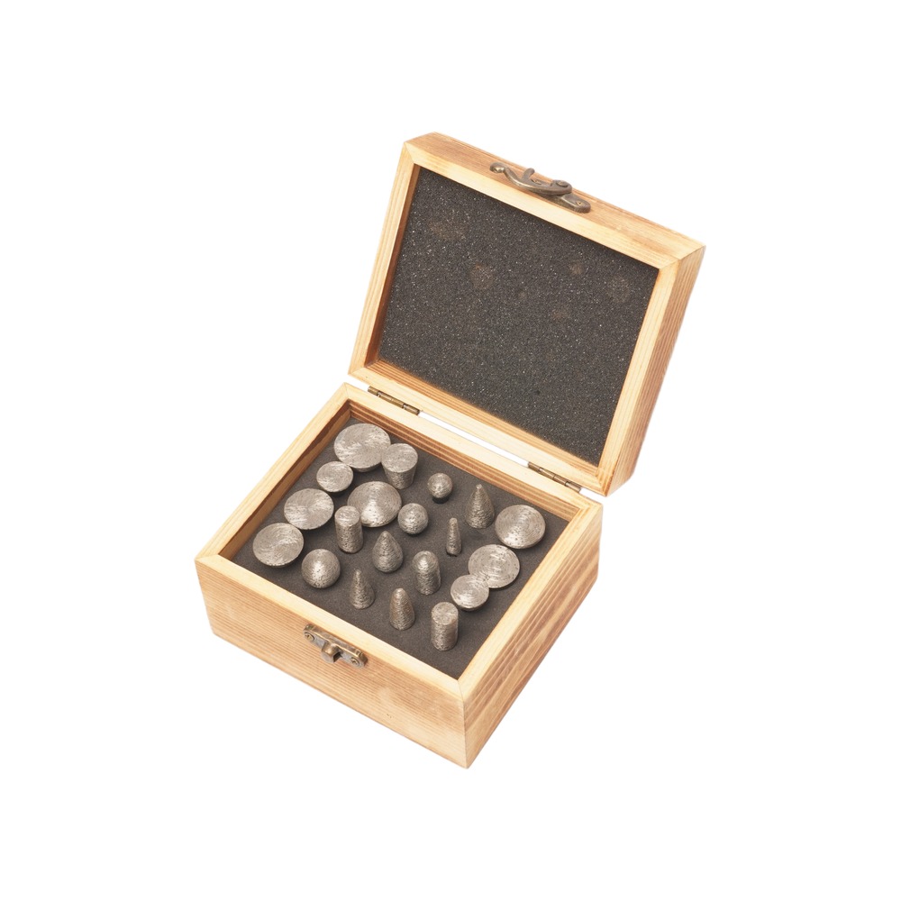 Diamond grinding head for cast iron